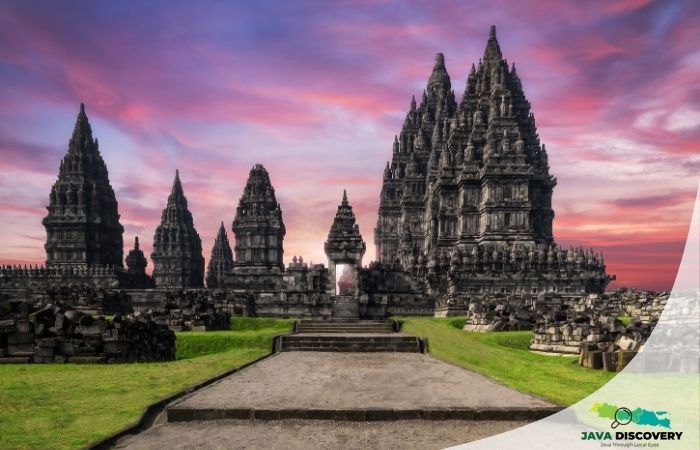Essential Etiquette When Visiting Javanese Temples