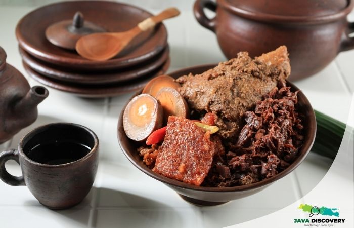 Gudeg vs Rawon The Flavors That Define Java’s Culinary Soul