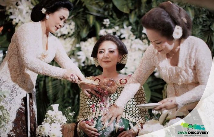 What Is “Tingkeban”? The Javanese Prenatal Ceremony Explained