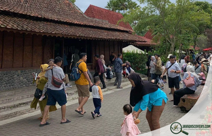 Tourism vs Tradition Can Java Balance Bo