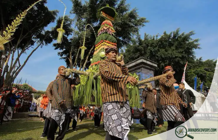 Knowing Your Place in Javanese Social Life and Culture