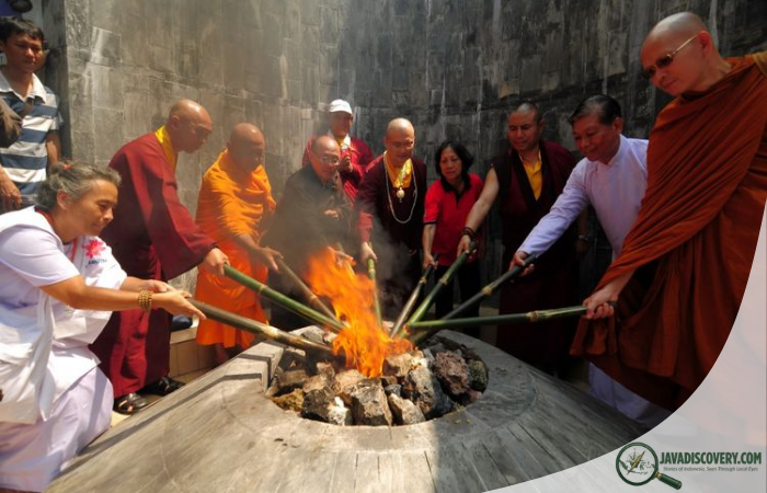 Sacred Flames and the Use of Fire in Small-Scale Rituals