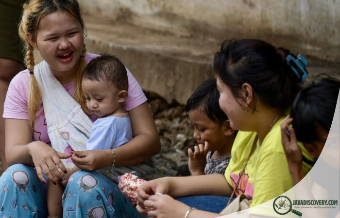 Silence in Family Dynamics Within Javanese Households