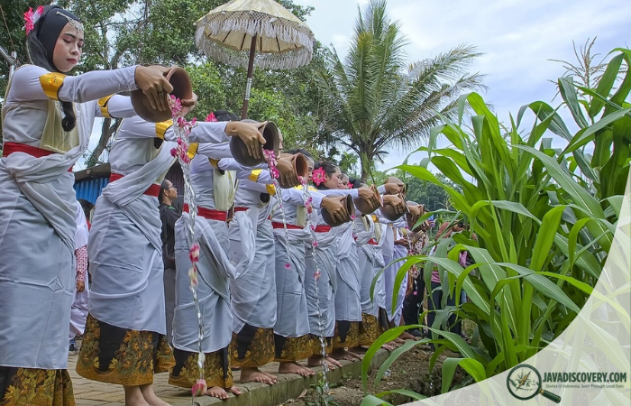 Social Harmony and Personal Expression in Javanese Life