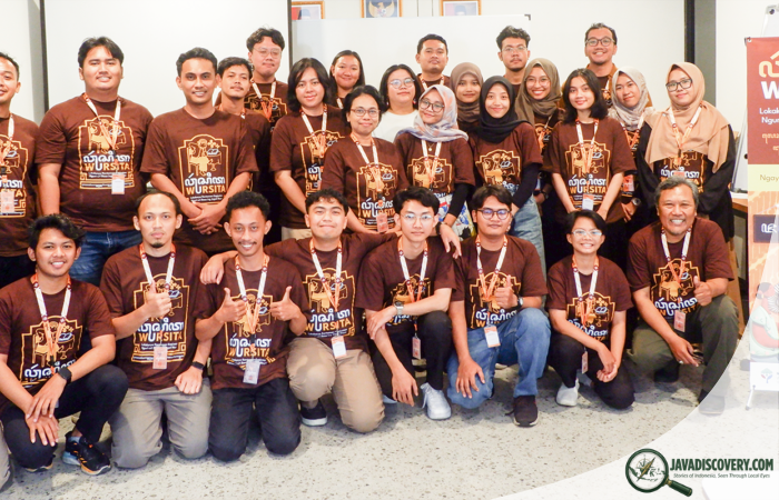 Social Pressure Without Words in Javanese Society