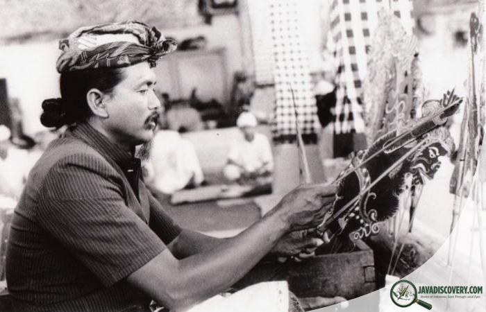 The Cultural Weight of Being Observed in Javanese Life