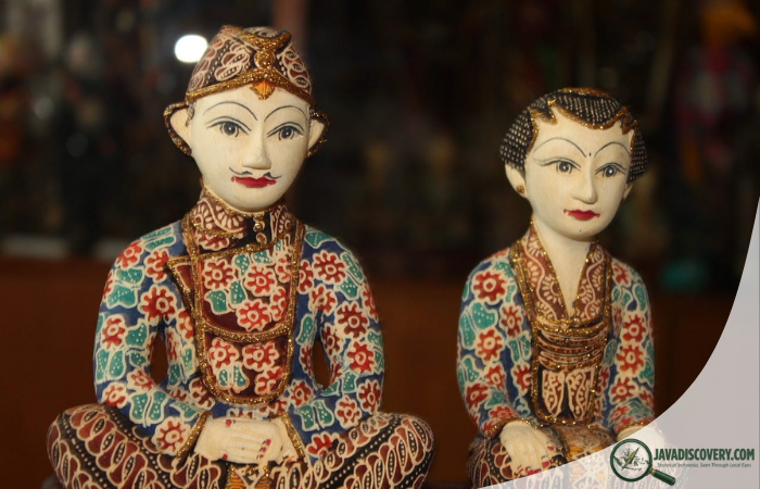 The Meaning of Sitting Positions in Javanese Culture