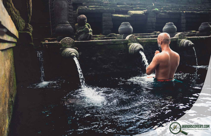 The Ritual of Cleaning as Spiritual Practice in Java