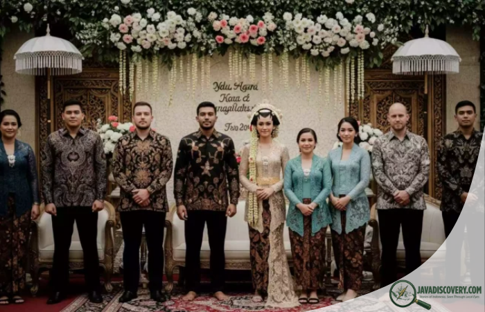Why Certain Colors Are Avoided in Javanese Ritual Contexts